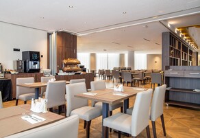 Petit déjeuner buffet servi tous les jours en supplément