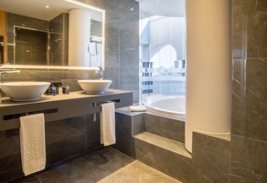 Junior Suite Presidencial | Salle de bain | Articles de toilette gratuits, sèche-cheveux, bidet, serviettes fournies