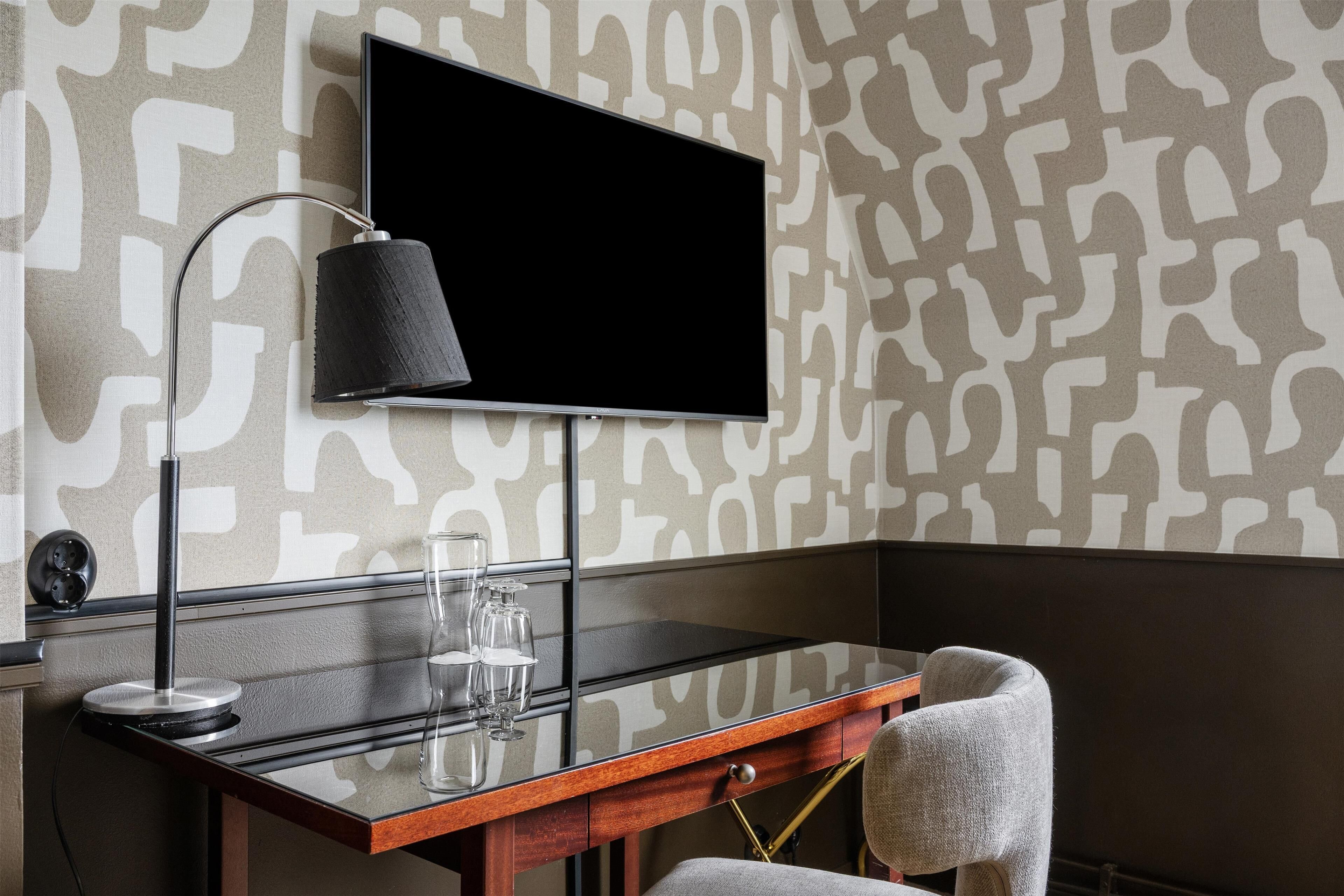 standard room, 1 single bed, non smoking | in-room safe, individually decorated, individually furnished, desk