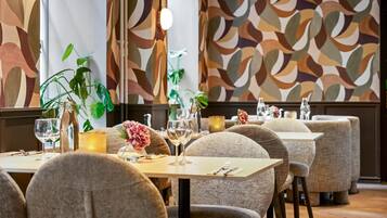 Breakfast, lunch, dinner served; al fresco dining