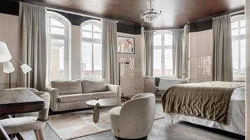 Junior Suite, 2 Single Beds, Non Smoking, Corner (with Sofabed)