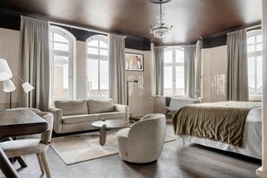 Junior Suite, 2 Single Beds, Non Smoking, Corner (with Sofabed)