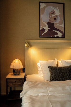 Economy Room, 1 Queen Bed, Non Smoking (Small Room) | In-room safe, individually decorated, individually furnished, desk