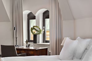 Junior-Suite, 2 Einzelbetten, Nichtraucher (with Sofabed) | Zimmersafe, individuell dekoriert, individuell eingerichtet