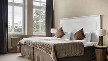 Junior Suite, 2 Single Beds, Non Smoking, Corner (with Sofabed)