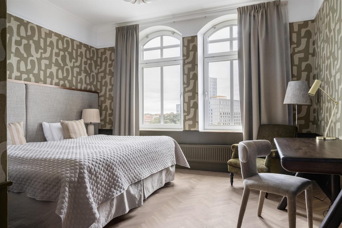 Standard Room, 2 Twin Beds, Non Smoking | In-room safe, desk, blackout drapes, iron/ironing board (on request)
