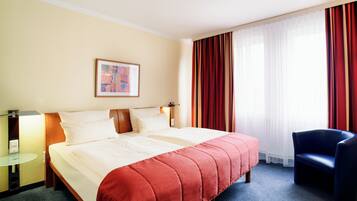 Allergikerbettwaren, Minibar, Zimmersafe, Schreibtisch