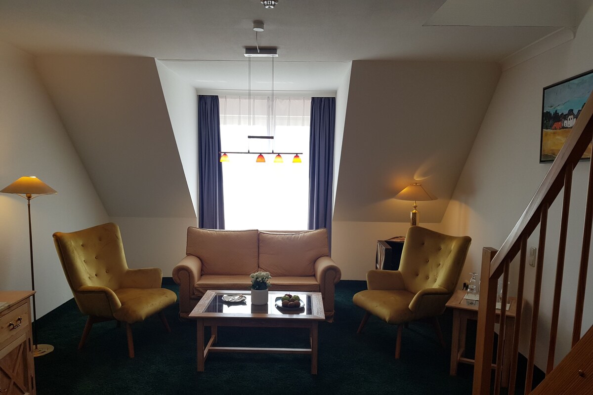 Suite | Hypo-allergenic bedding, minibar, in-room safe, individually decorated