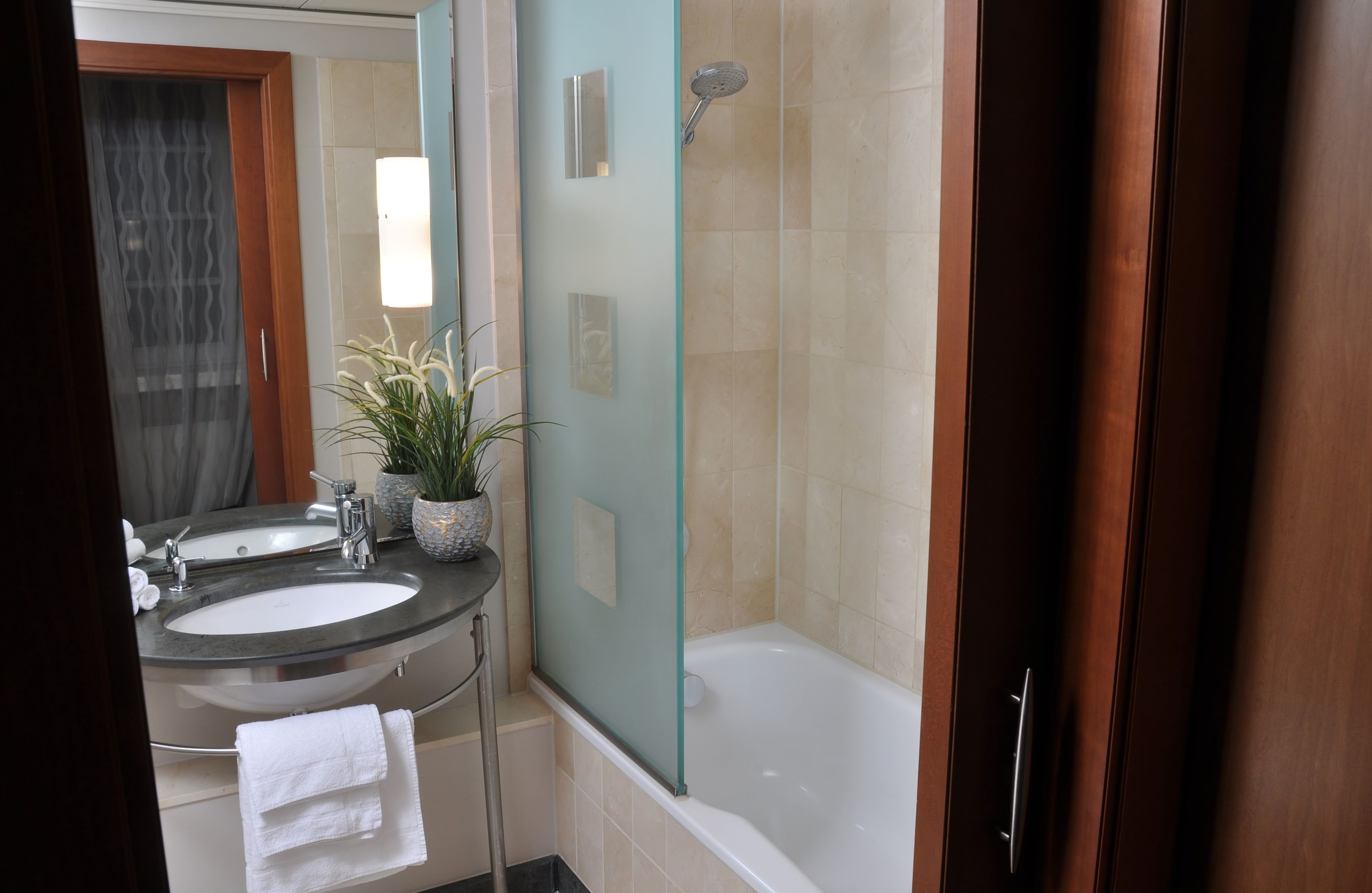 1 bedroom, hypo-allergenic bedding, minibar, in-room safe