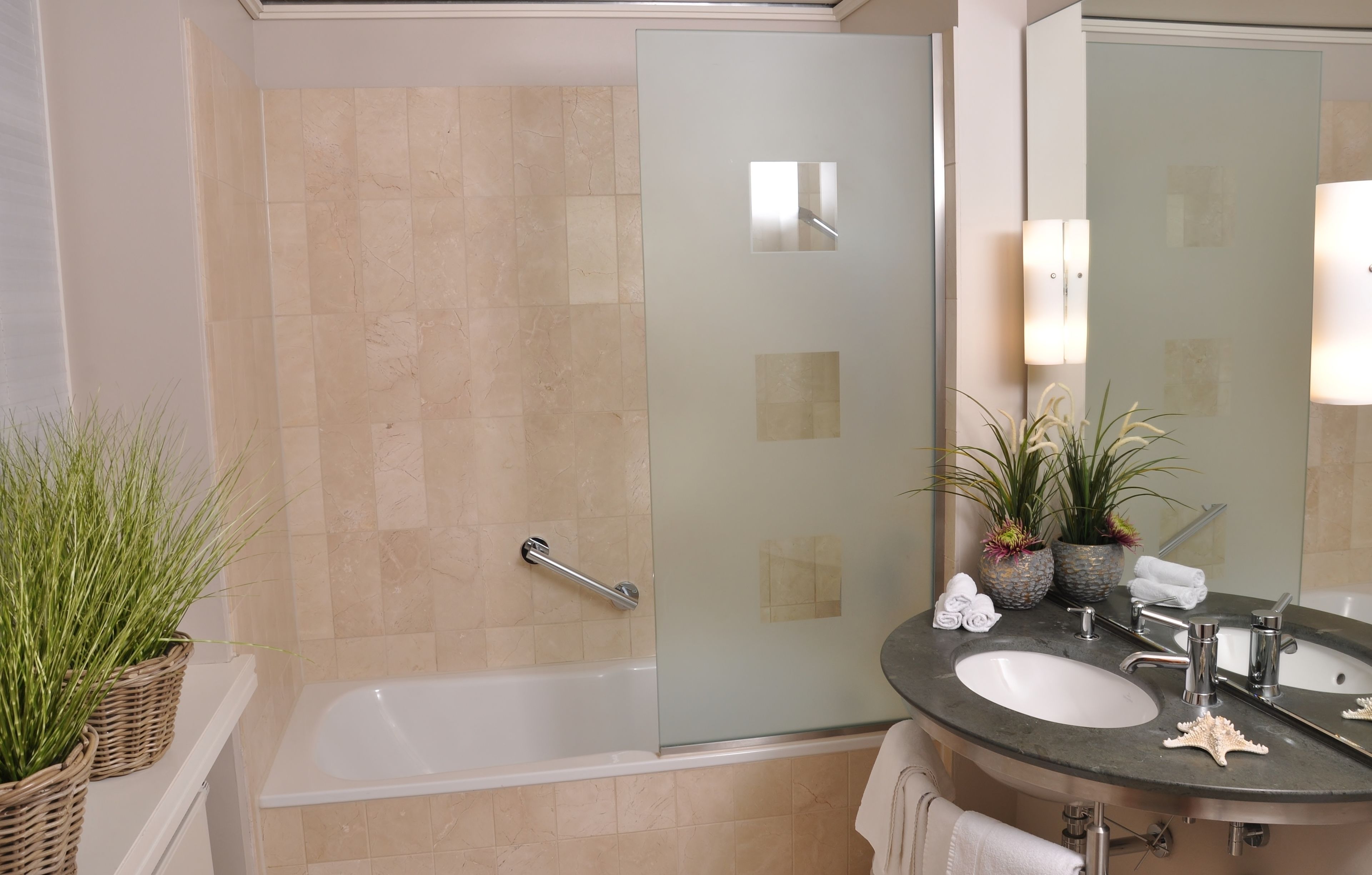 1 bedroom, hypo-allergenic bedding, minibar, in-room safe