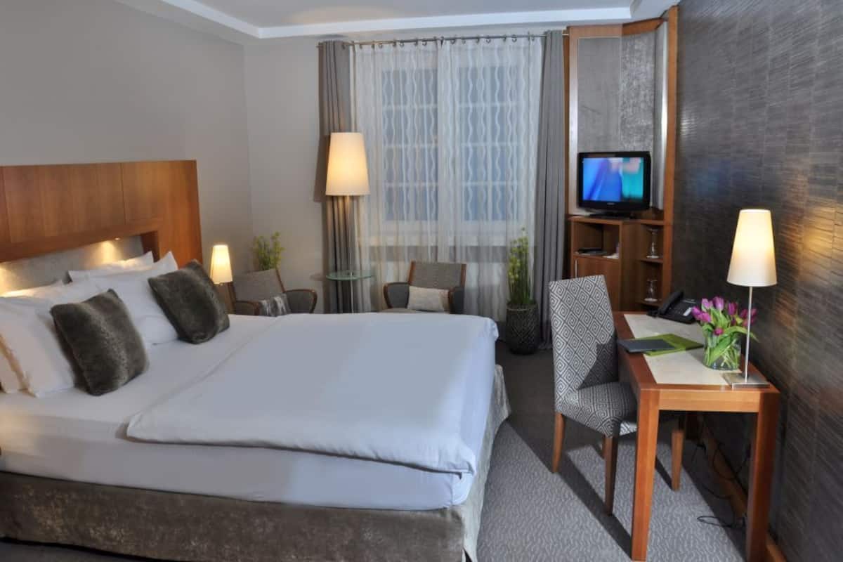 Hypo-allergenic bedding available, minibar, in-room safe, desk