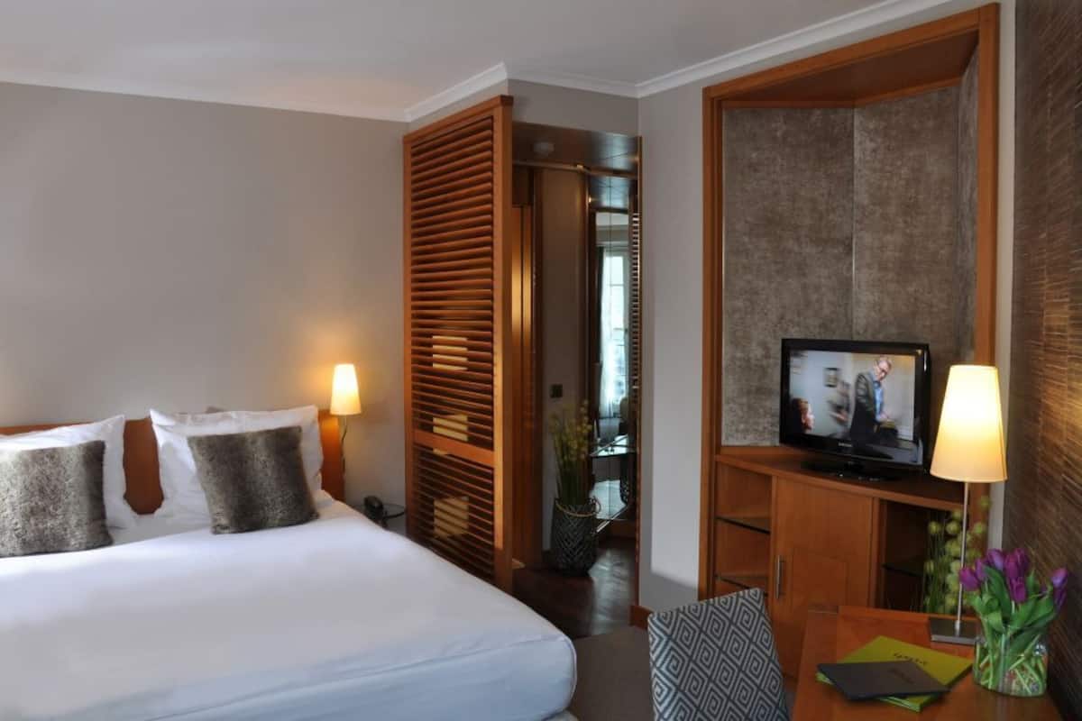 Comfort Double Room | Hypo-allergenic bedding available, minibar, in-room safe, desk