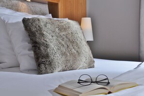 Hypo-allergenic bedding, minibar, in-room safe, desk