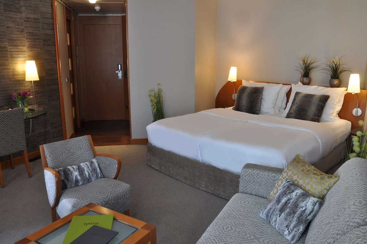 Hypo-allergenic bedding available, minibar, in-room safe, desk