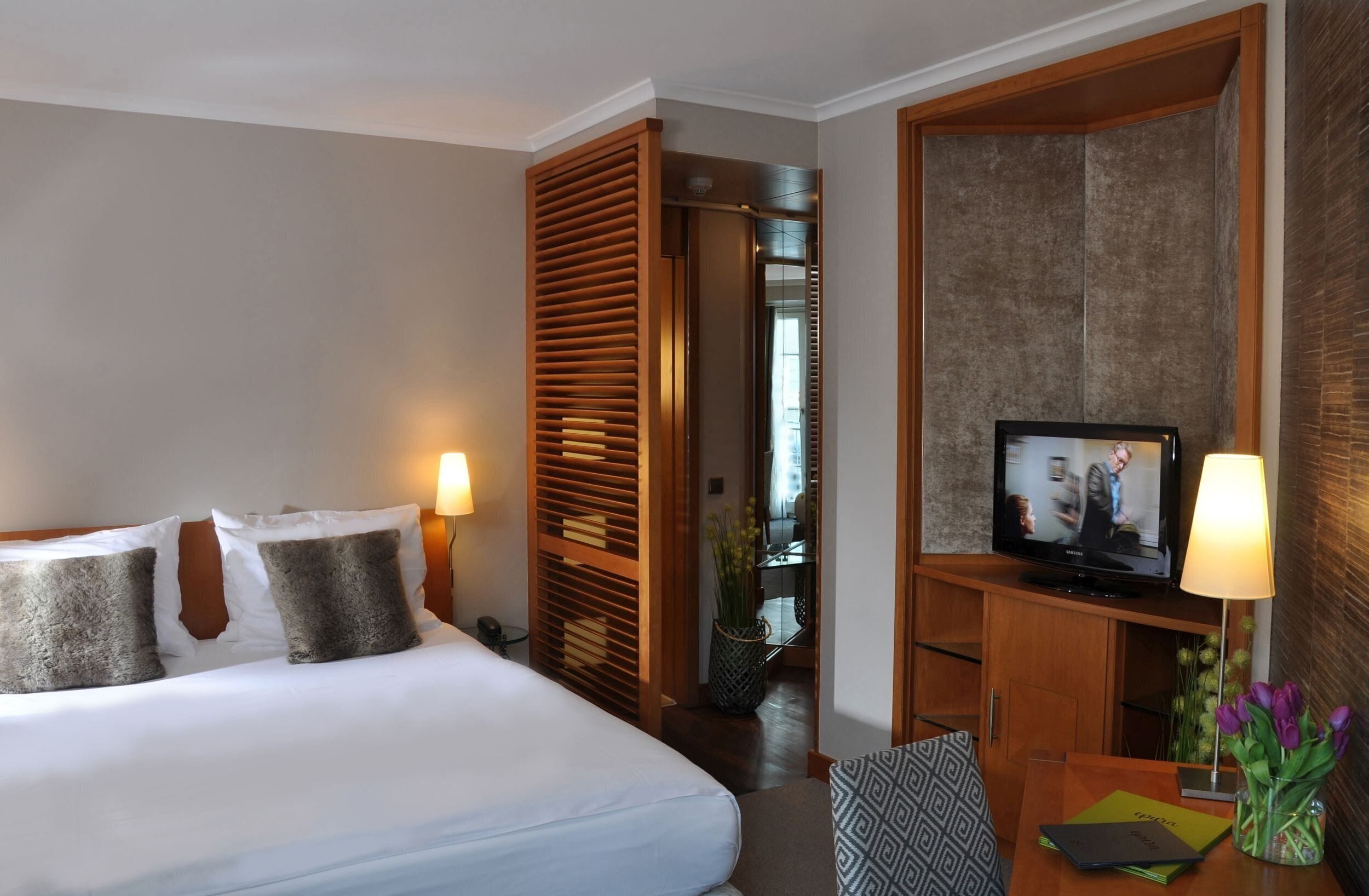 1 bedroom, hypo-allergenic bedding, minibar, in-room safe