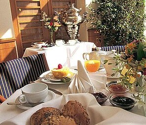 Daily cooked-to-order breakfast (EUR 16 per person)