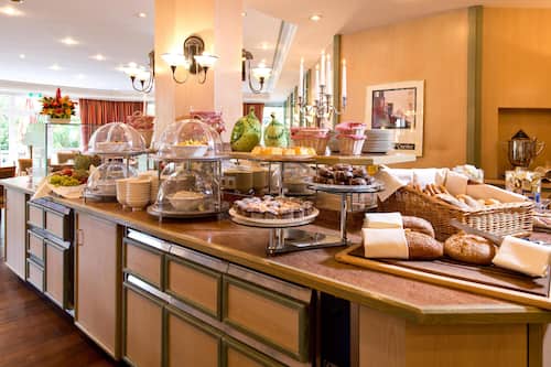 Daily buffet breakfast for a fee