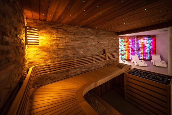 Sauna, steam room