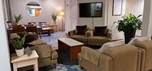 Televisión, películas con cargo