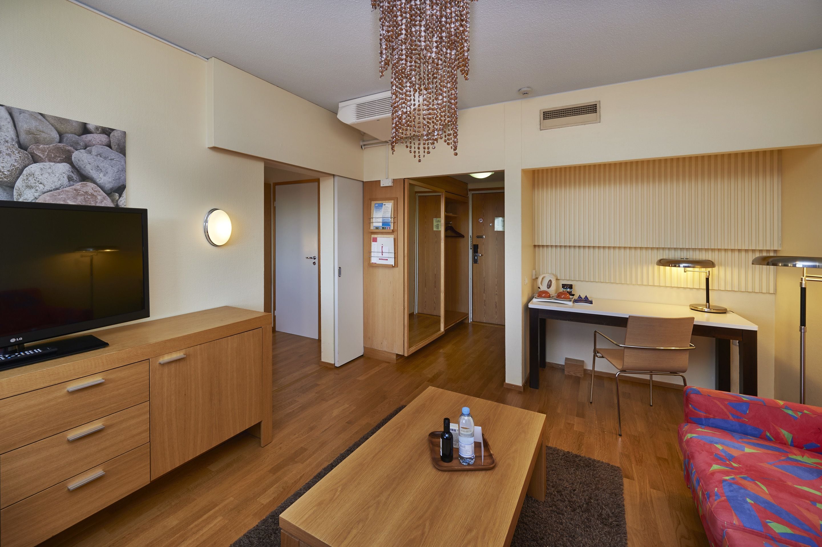 1 bedroom, desk, blackout curtains, soundproofing