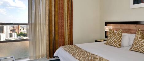 1 bedroom, in-room safe, desk, laptop workspace