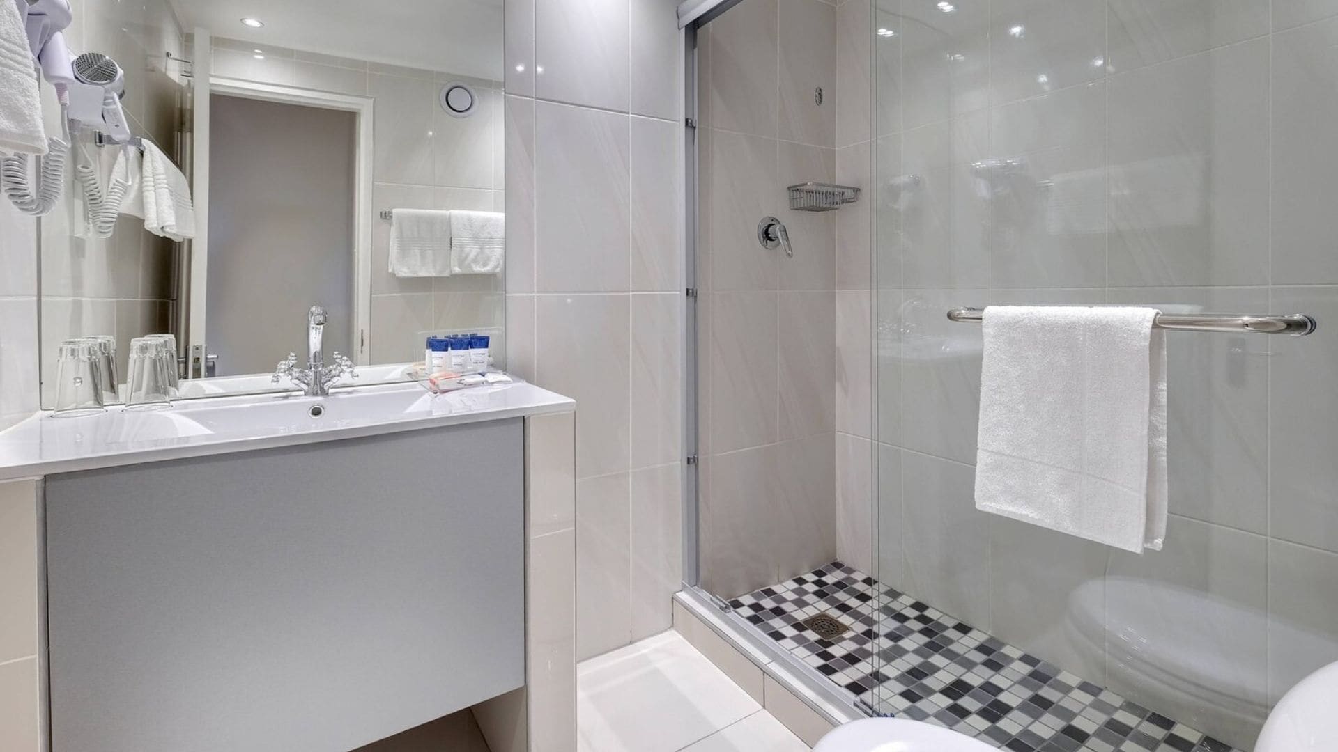 Photo - The Parktonian All Suite Hotel