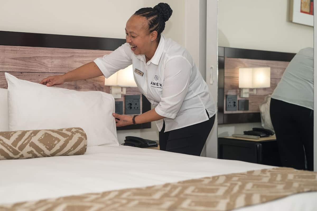 Suite Deluxe | 1 chambre, coffres-forts dans les chambres, bureau