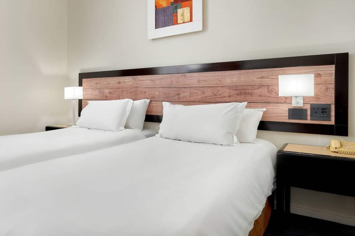 Suite Standard, 2 lits une place | 1 chambre, coffres-forts dans les chambres, bureau