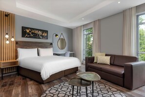 Room, 1 King Bed, Non Smoking | 1 bedroom, premium bedding, memory foam beds, in-room safe