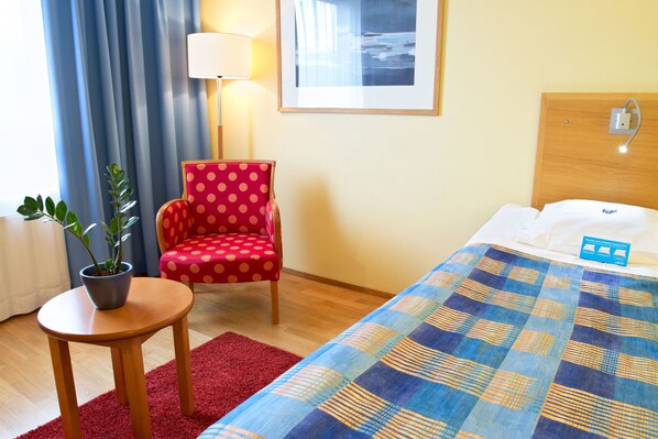 Standard Single Room | In-room safe, desk, blackout drapes, free cribs/infant beds