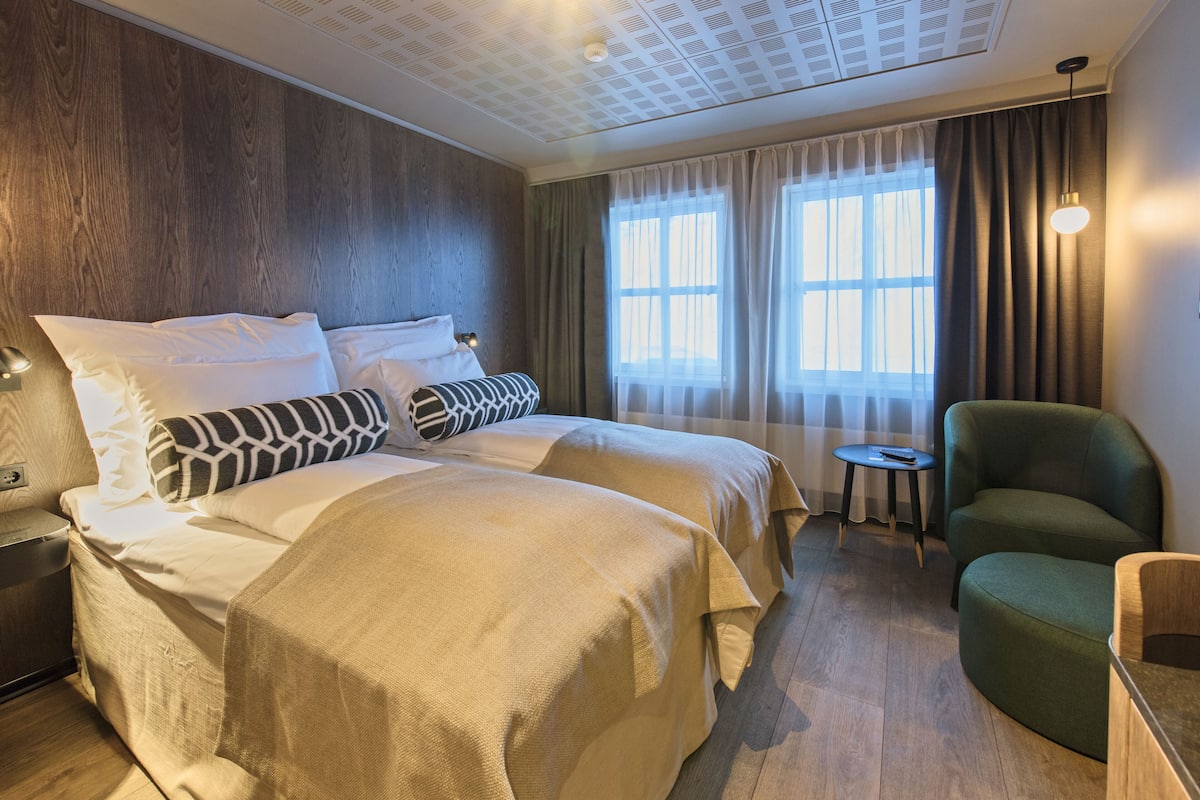 standard twin room | 1 bedroom, premium bedding, minibar, blackout curtains