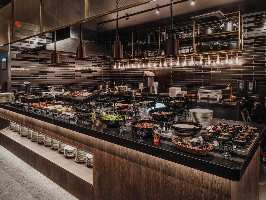 Free daily buffet breakfast