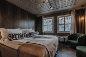 Ropa de cama de alta calidad, minibar, cortinas opacas