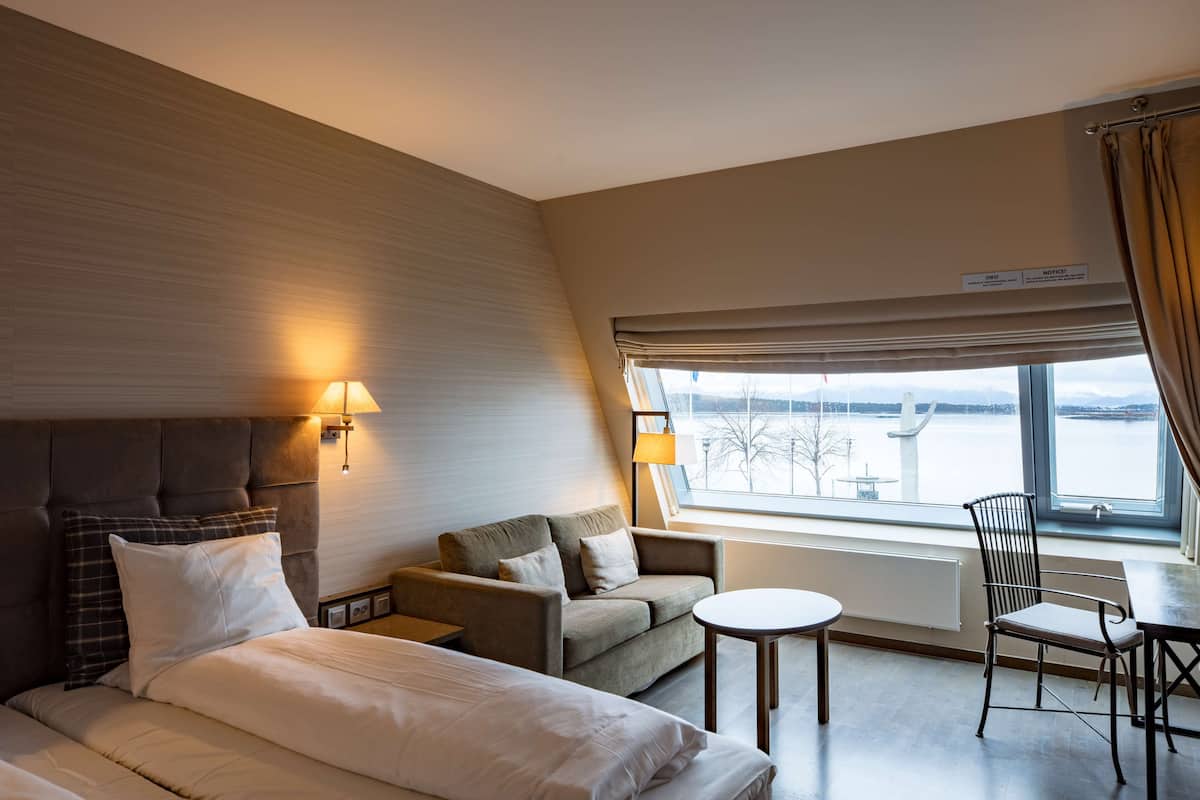 Bureau, chambres insonorisées, Wi-Fi gratuit, draps fournis