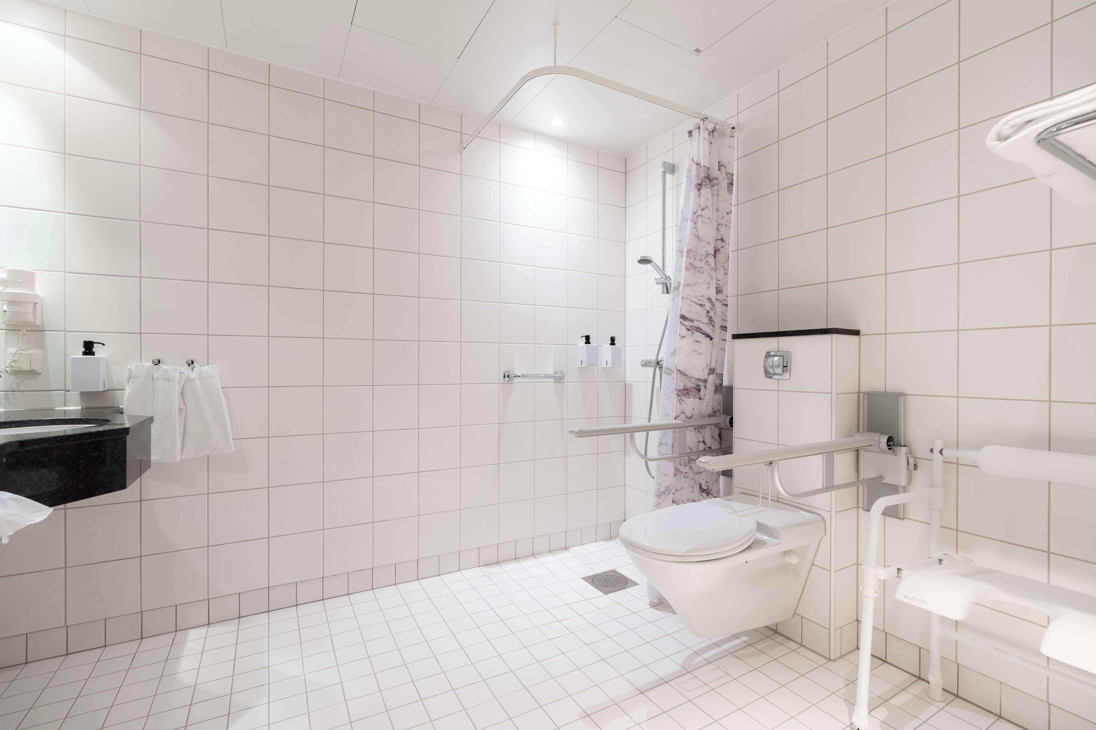 1 bedroom, desk, free wifi, bed sheets