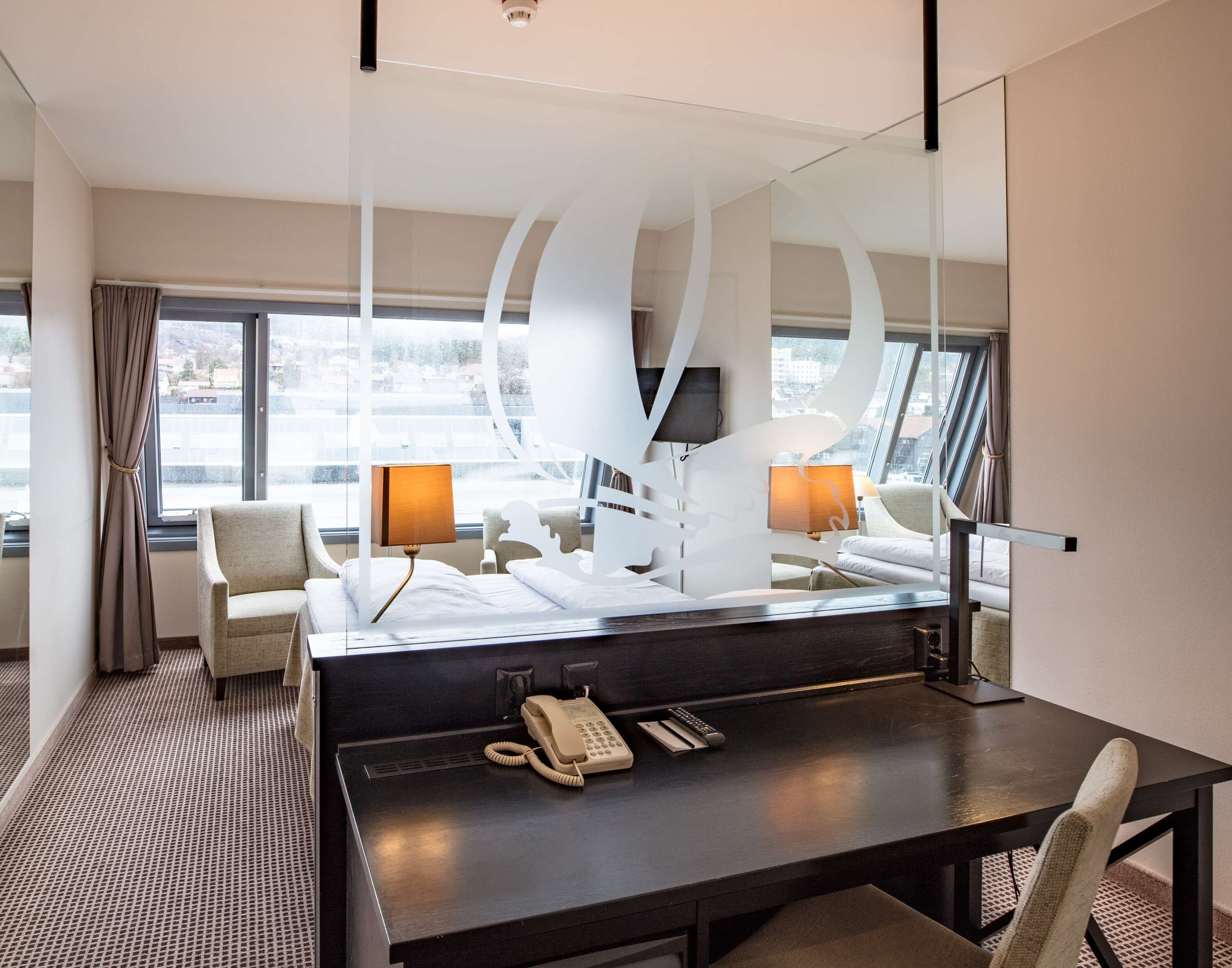 room, 1 king bed | 1 bedroom, desk, free wifi, bed sheets