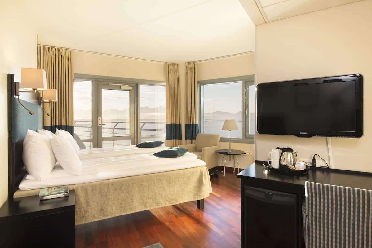 Chambre Supérieure, 1 très grand lit, balcon