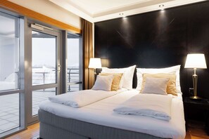 Escritorio, wifi gratis y ropa de cama