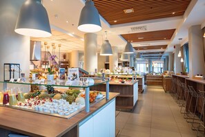 Free buffet breakfast 