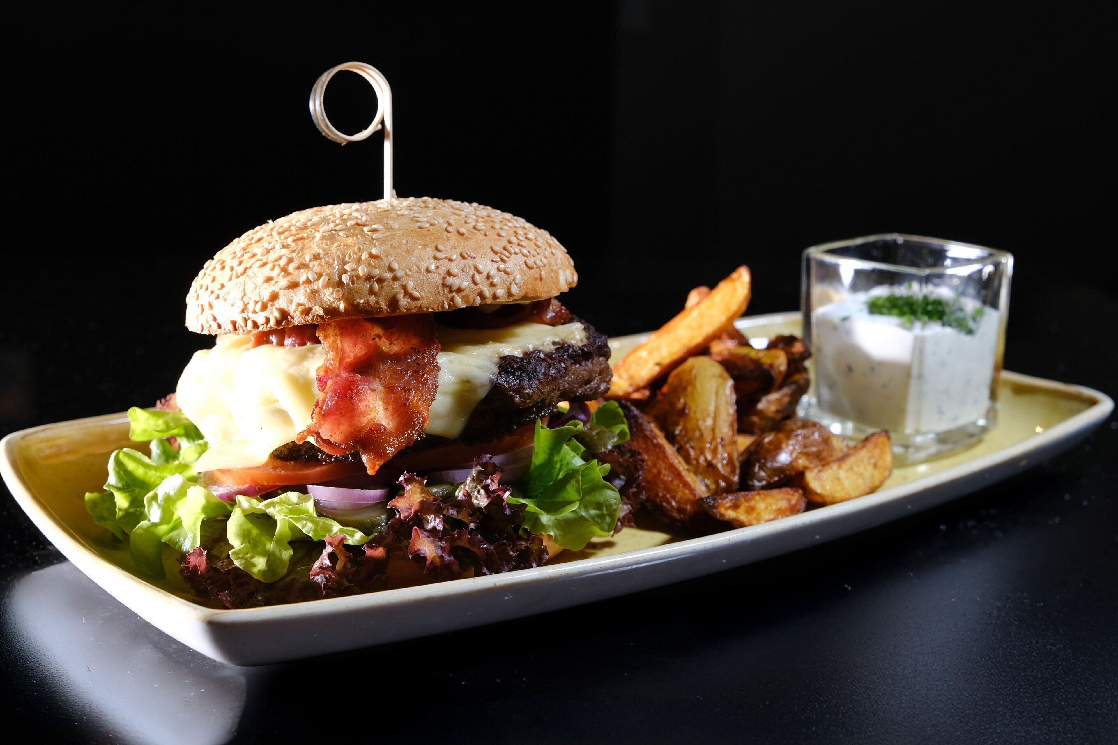 breakfast, lunch served; international cuisine, al fresco dining