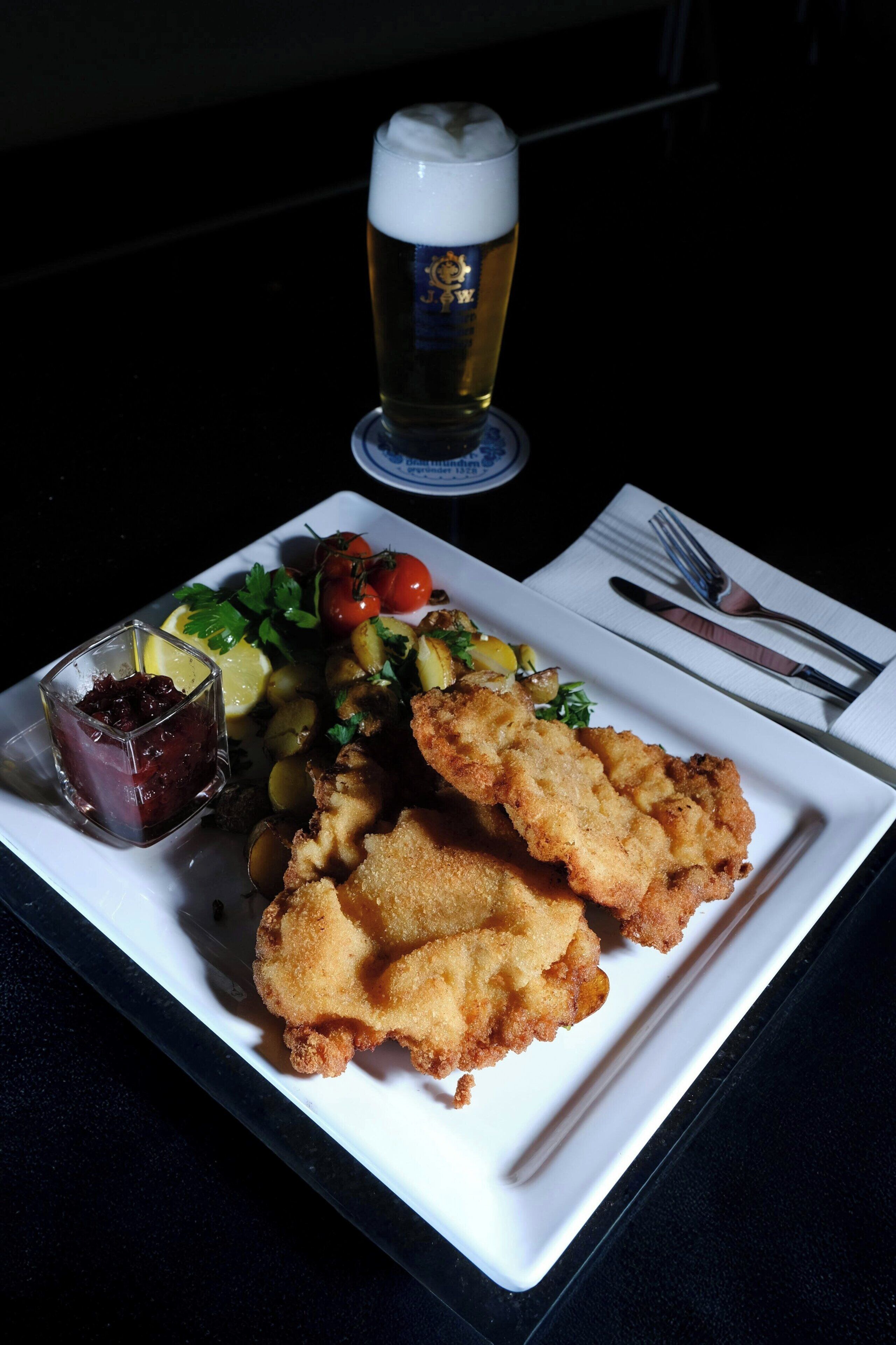 breakfast, lunch served; international cuisine, al fresco dining