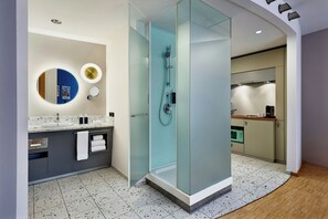 Shower, free toiletries, hair dryer, towels - Four Points by Sheraton Munich Messe (Aschheim)