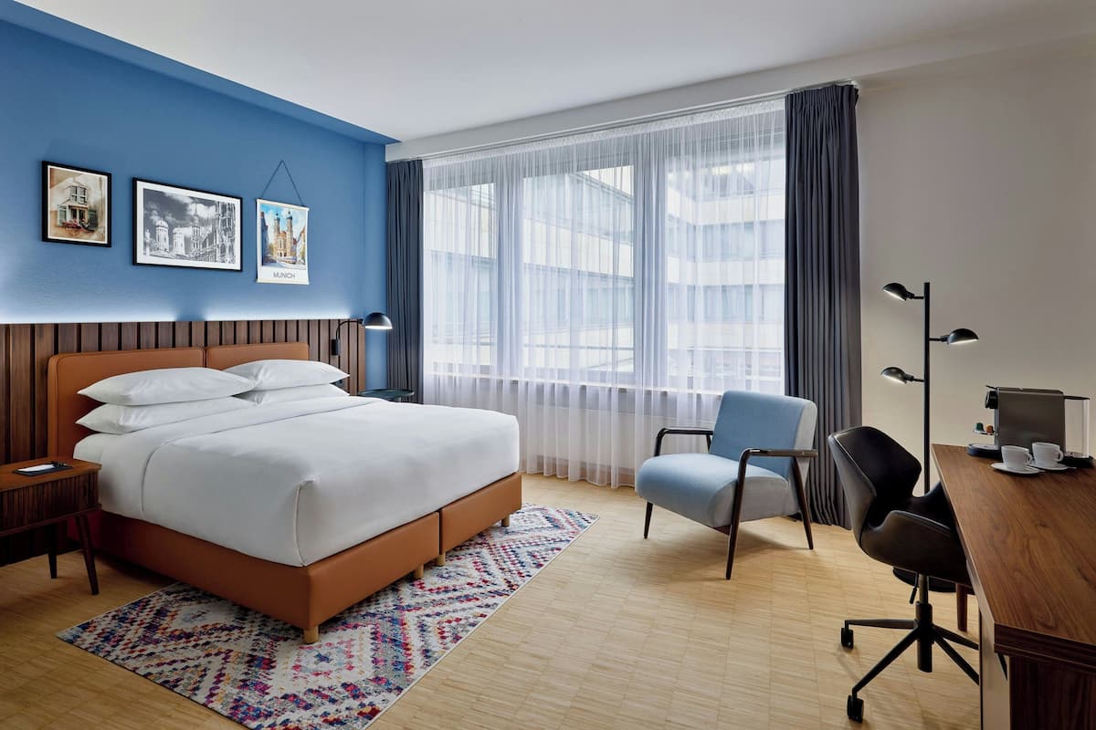 Premium Room, 1 Queen Bed | Premium bedding, in-room safe, desk, laptop workspace