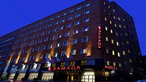 واجهة المنشأة - في المساء/الليل