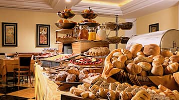 Petit déjeuner buffet (14 EUR par personne)