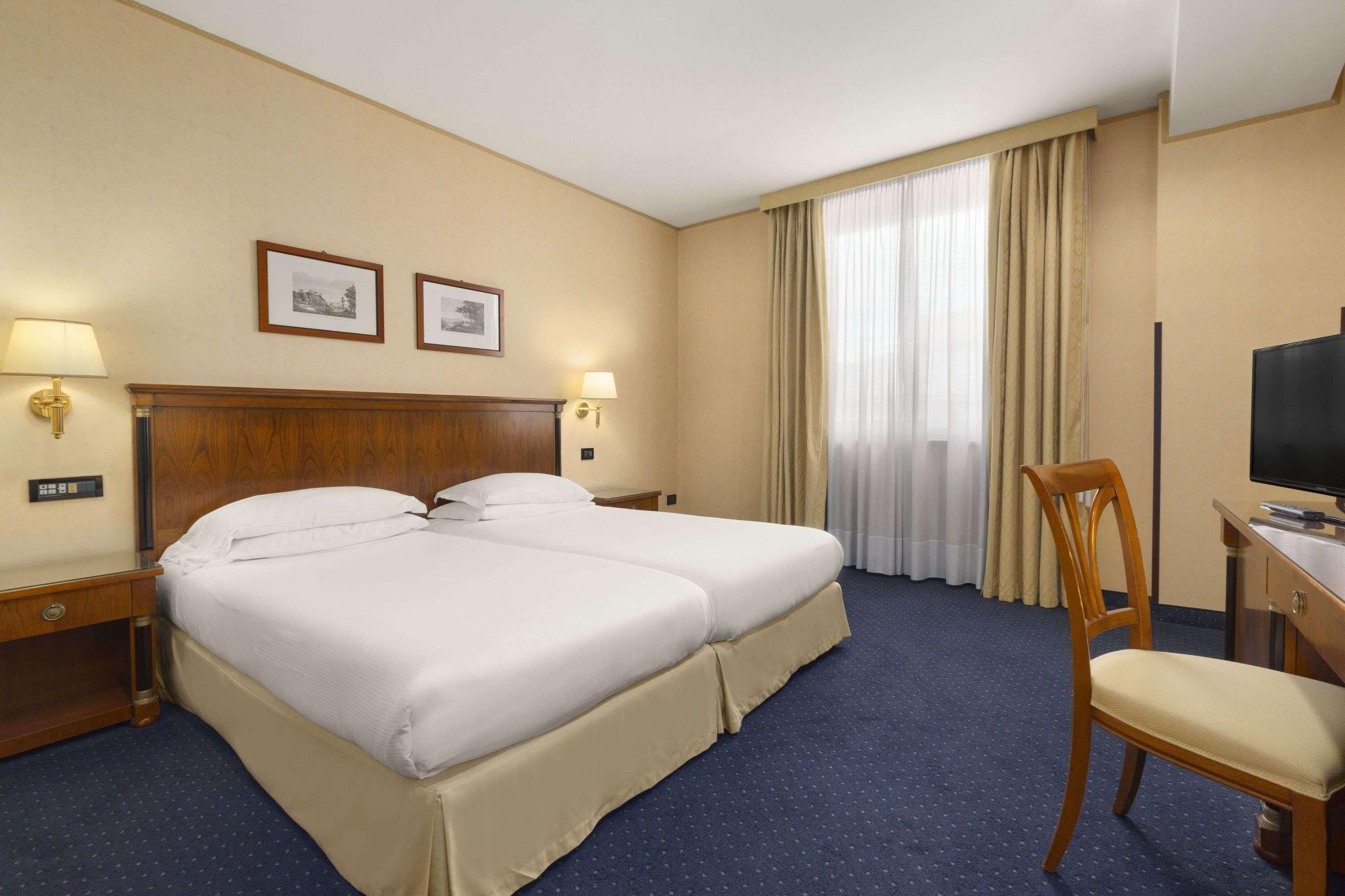 Luxe beddengoed, donsdekens, een minibar, een kluis op de kamer