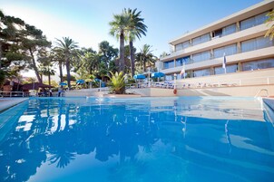 Outdoor pool, open 9:00 AM to 6:00 PM, sun loungers