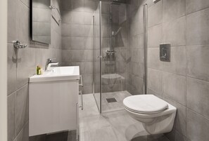 Shower, free toiletries, hair dryer, towels - Frogner House - Bygdøy Allé (Oslo)
