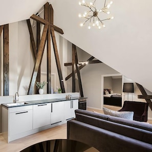Appartement, 2 chambres | Cuisine privée | Réfrigérateur, four à micro-ondes, surface de cuisson, cafetière-théière