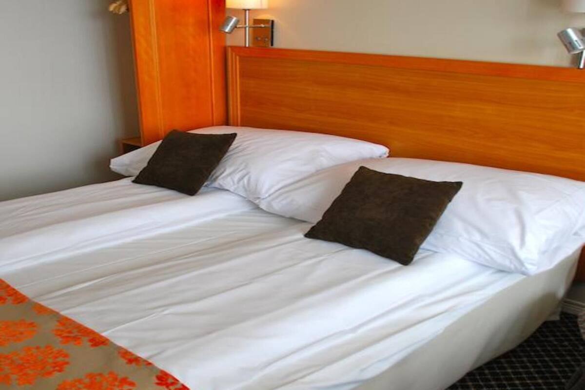 Ferros/tábuas de passar roupa, Wi-Fi de cortesia, roupa de cama